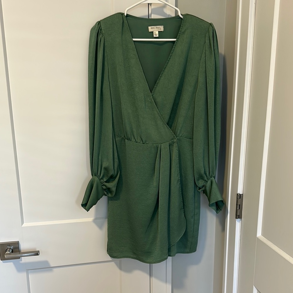 Who What Wear Green Sheath Dress with Bishop Sleeves